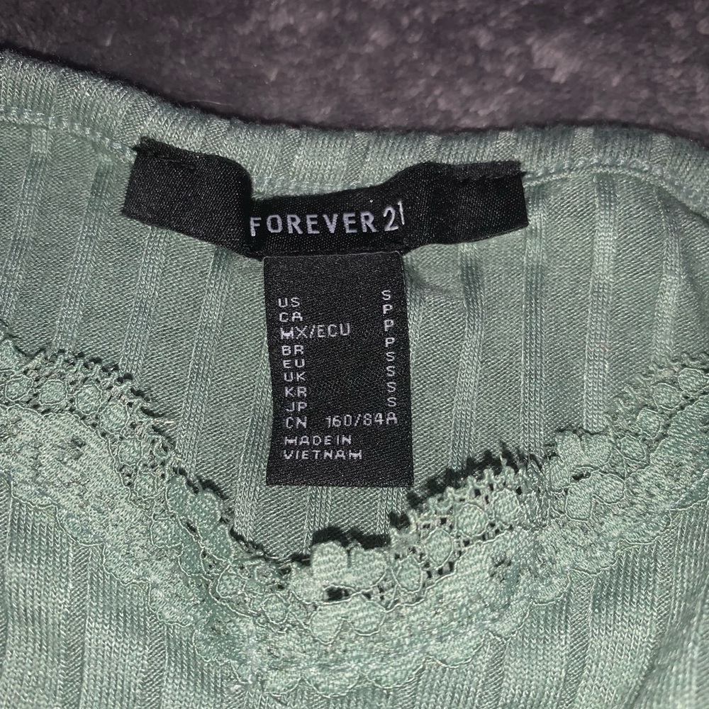 Green bodysuit tank-top with lace neckline